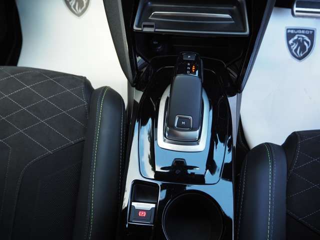 Peugeot 208 2021-12 1548388-11
