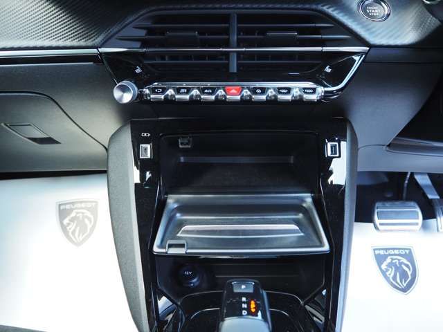 Peugeot 208 2021-12 1548388-12