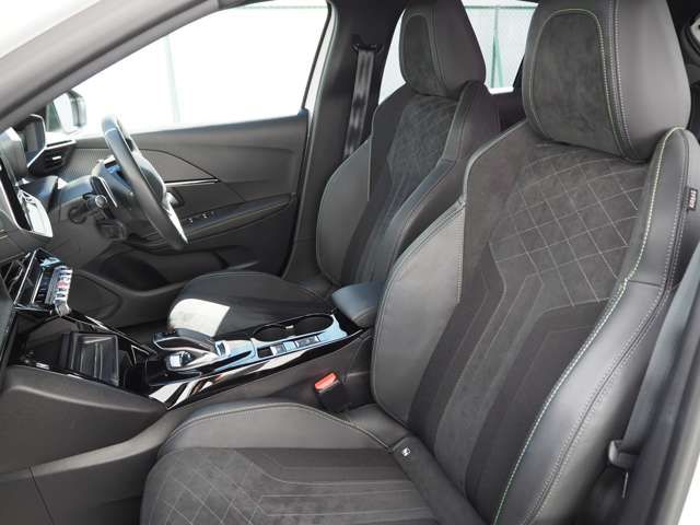 Peugeot 208 2021-12 1548388-4