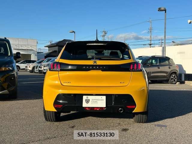Peugeot 208 2022-04 1827918-9