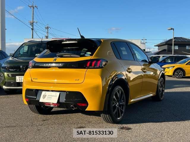 Peugeot 208 2022-04 1827918-10