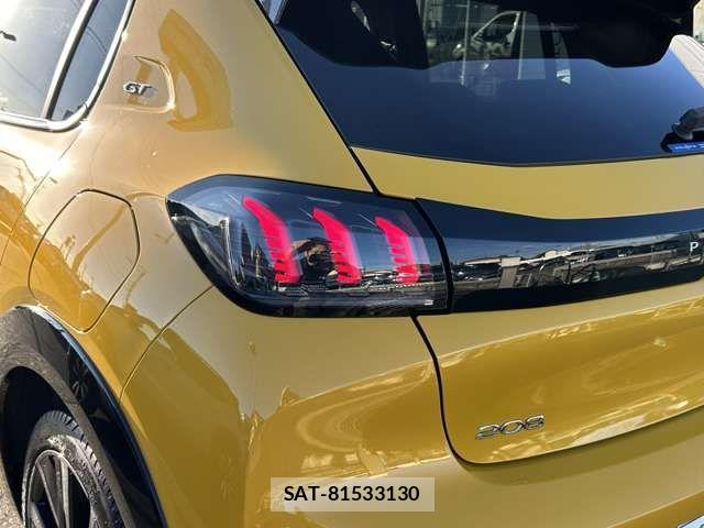 Peugeot 208 2022-04 1827918-17