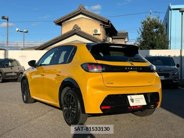 Peugeot 208 2022-04 1827918-8