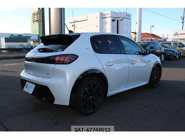 Peugeot 208 2021-03 2319951-9