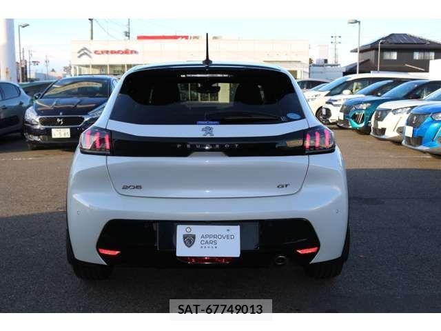 Peugeot 208 2021-03 2319951-10