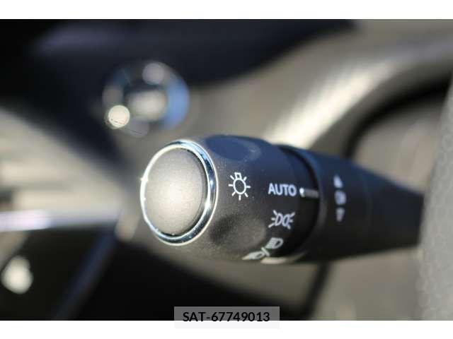 Peugeot 208 2021-03 2319951-16