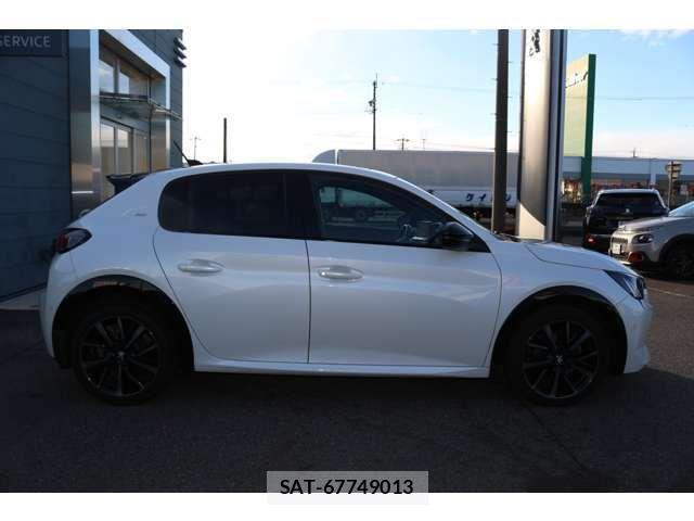 Peugeot 208 2021-03 2319951-4
