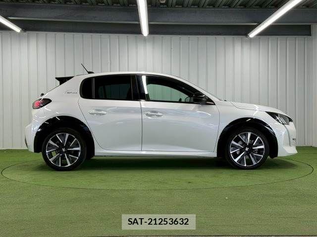 Peugeot 208 2021-03 3414856-14