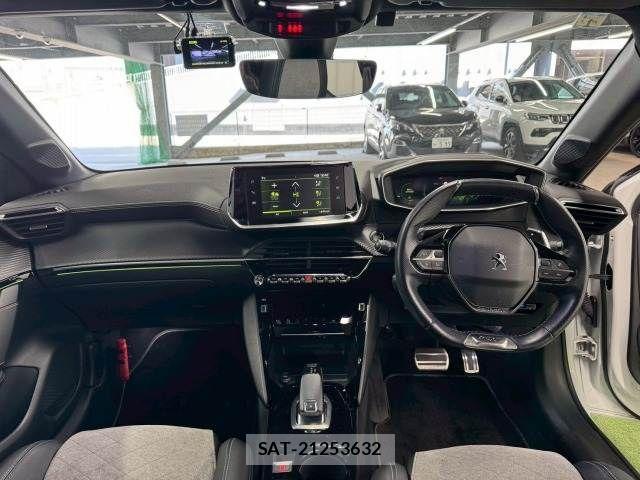 Peugeot 208 2021-03 3414856-2