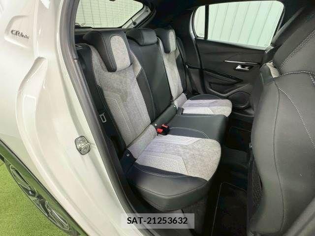 Peugeot 208 2021-03 3414856-7
