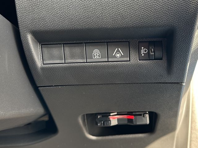 Peugeot 208 2025-12 3679903-12