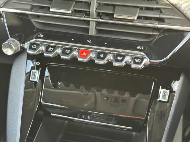 Peugeot 208 2025-12 3679903-7