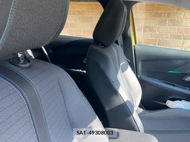 Peugeot 208 2021-05 3774096-14