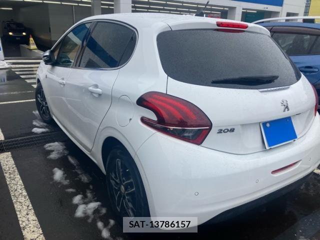 Peugeot 208 2018-09 4329165-10