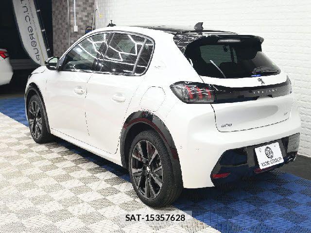 Peugeot 208 2022-06 5875319-13