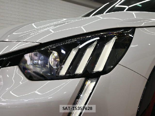 Peugeot 208 2022-06 5875319-20