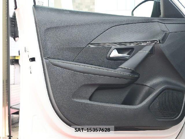 Peugeot 208 2022-06 5875319-21