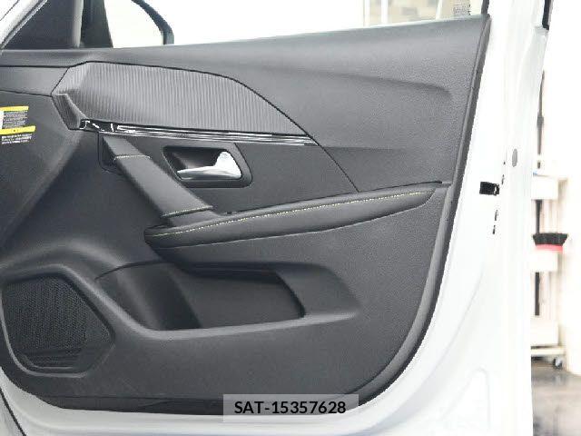 Peugeot 208 2022-06 5875319-23