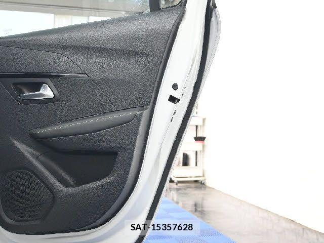 Peugeot 208 2022-06 5875319-24