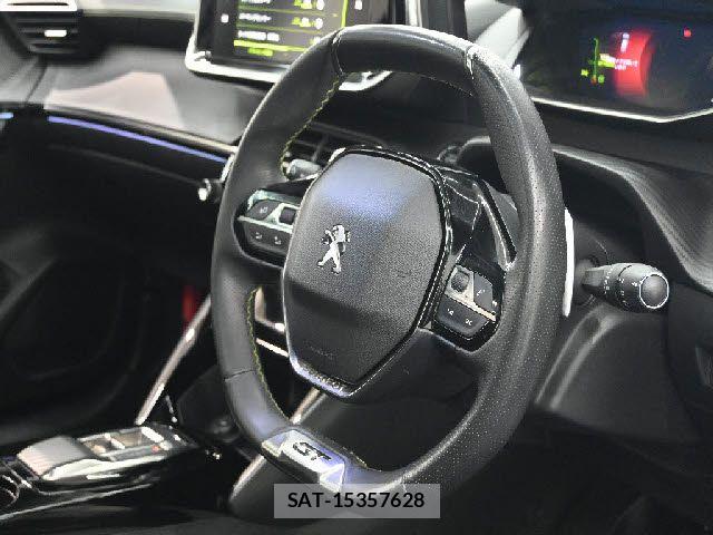 Peugeot 208 2022-06 5875319-25