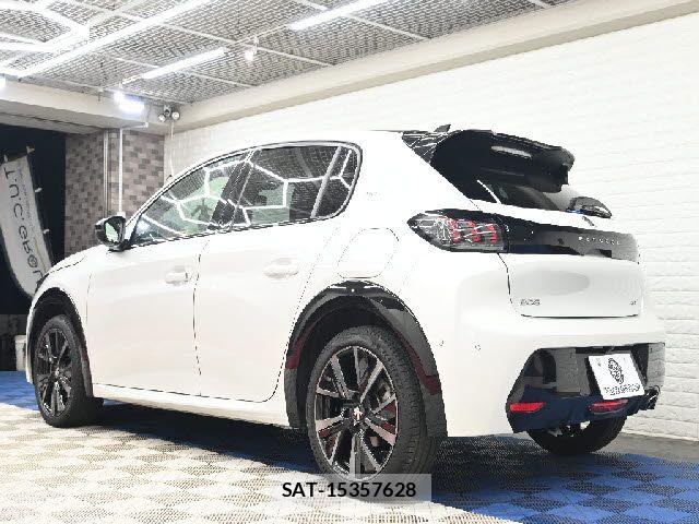 Peugeot 208 2022-06 5875319-2