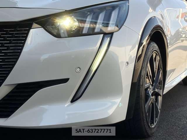 Peugeot 208 2021-11 6305869-11