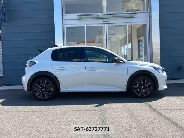 Peugeot 208 2021-11 6305869-6