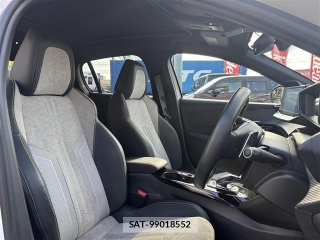 Peugeot 208 2021-03 6614085-11