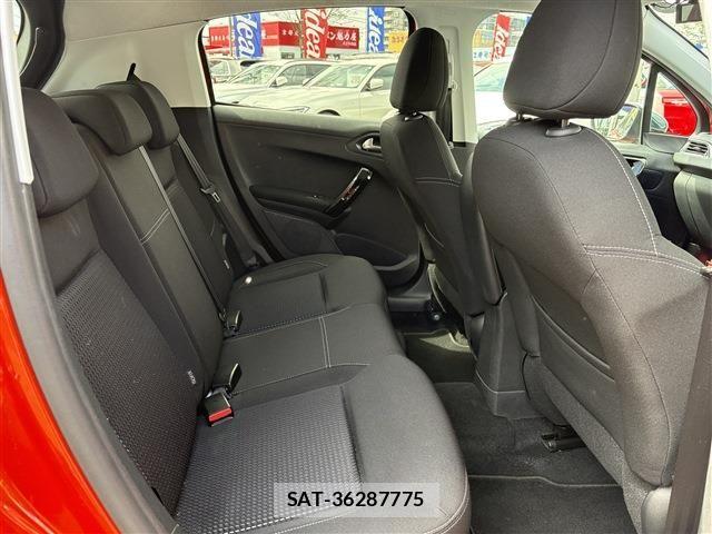 Peugeot 208 2017-03 6673111-12