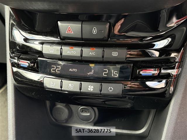 Peugeot 208 2017-03 6673111-18