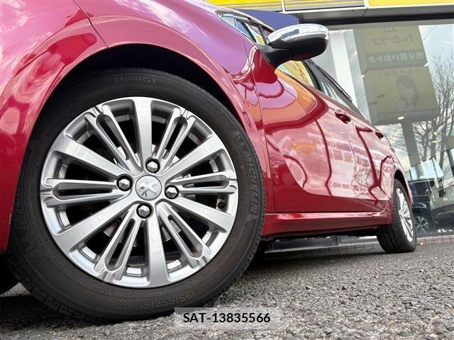 Peugeot 208 2017-04 6673112-8