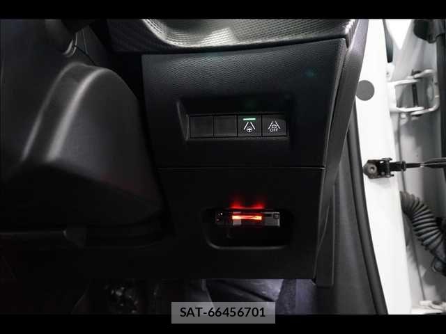 Peugeot 208 2021-04 6677473-13