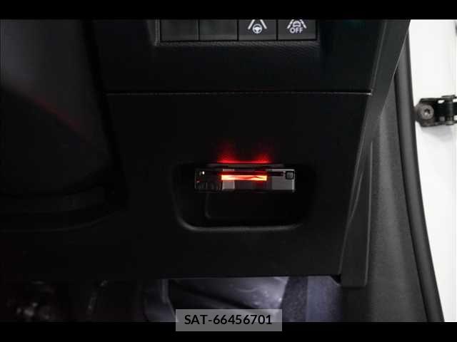 Peugeot 208 2021-04 6677473-6