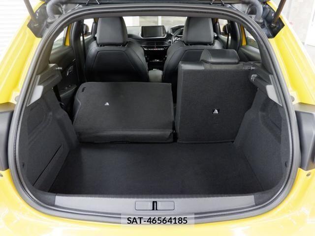 Peugeot 208 2023-03 6717035-17