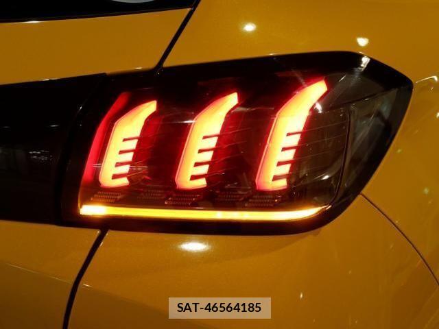 Peugeot 208 2023-03 6717035-18