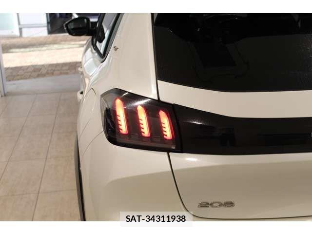 Peugeot 208 2022-06 6717036-9