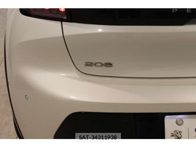 Peugeot 208 2022-06 6717036-11