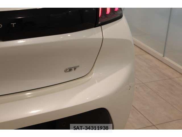 Peugeot 208 2022-06 6717036-12