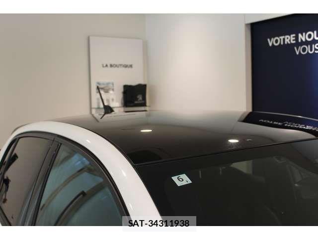 Peugeot 208 2022-06 6717036-15