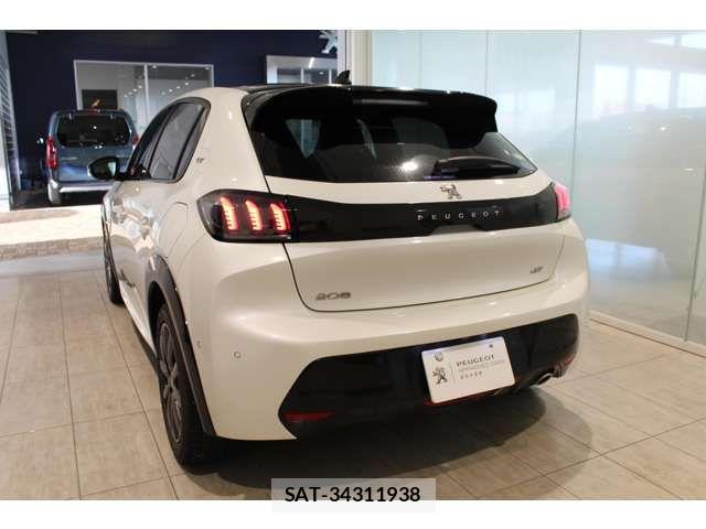 Peugeot 208 2022-06 6717036-2