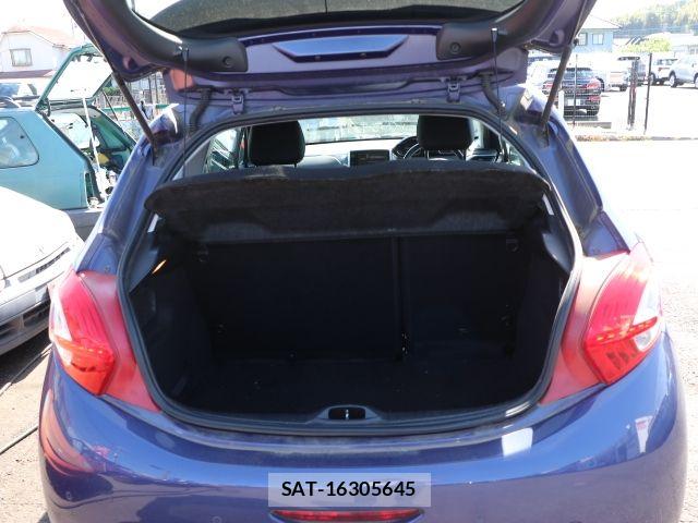Peugeot 208 2012-12 6816519-10