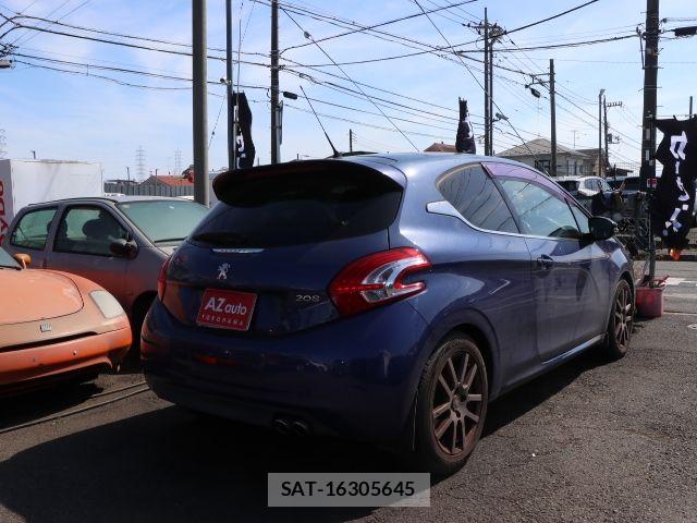 Peugeot 208 2012-12 6816519-2