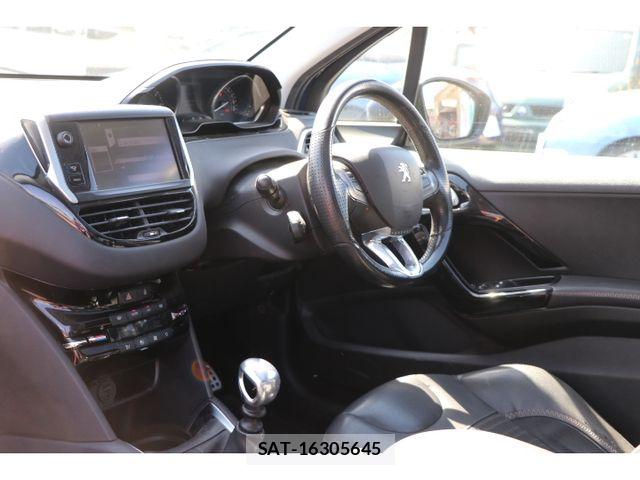 Peugeot 208 2012-12 6816519-5