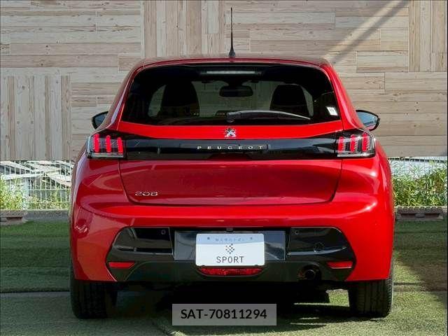 Peugeot 208 2021-03 6816517-13