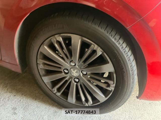 Peugeot 208 2017-06 6911078-9