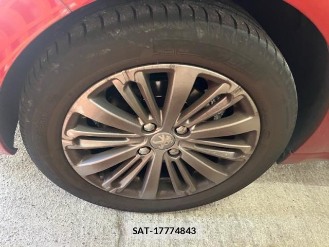 Peugeot 208 2017-06 6911078-10