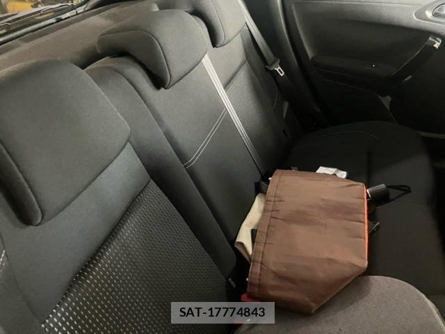 Peugeot 208 2017-06 6911078-14