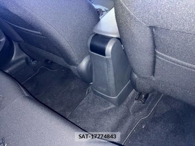 Peugeot 208 2017-06 6911078-15