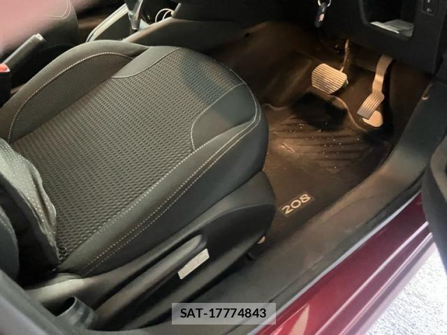 Peugeot 208 2017-06 6911078-19