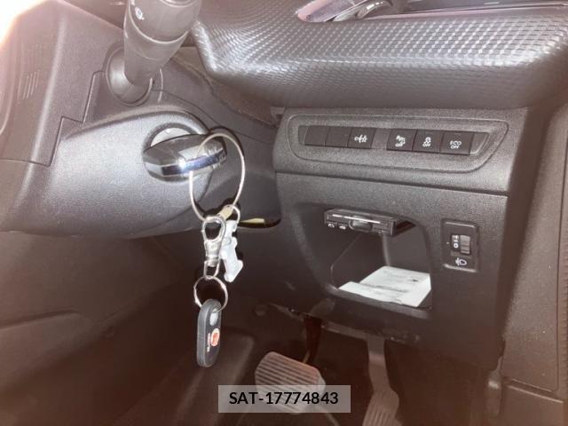 Peugeot 208 2017-06 6911078-21